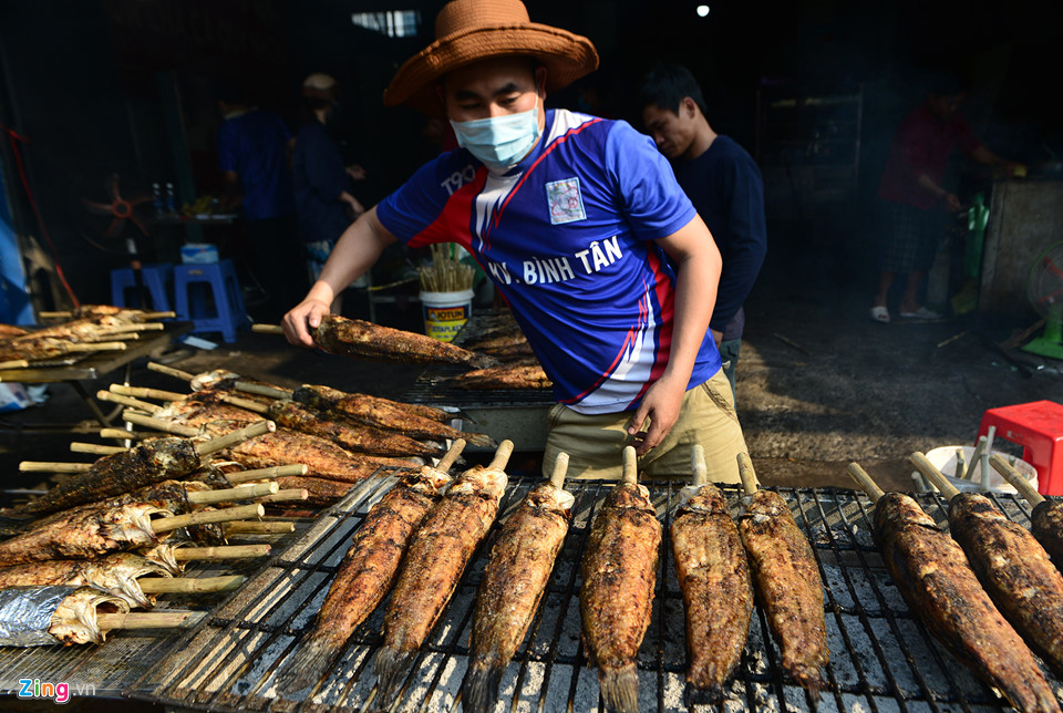Chủ quán Sài Gòn nướng 3.000 cá lóc bán ngày Thần Tài